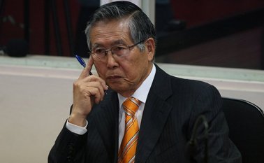 Kuczynski esgrimió razones humanitarias para indultar a Fujimori el 24 de diciembre, tres días después de que se archivara en el Congreso un pedido para que lo destituyeran. AFP