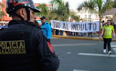 Los peruanos siguen en las calles, expresando su rechazo al controvertido perdón otorgado por el presidente Pedro Pablo Kuczynski al expresidente Alberto Fujimori. AFP