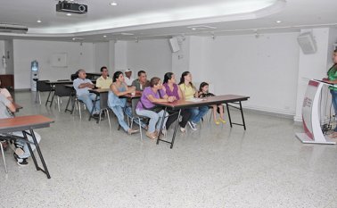 Aún hay cupos para los pimpineros que se quieran postular para este modelo de negocio. Durante el proceso recibirán capacitación comercial y financiera. Mario Caicedo