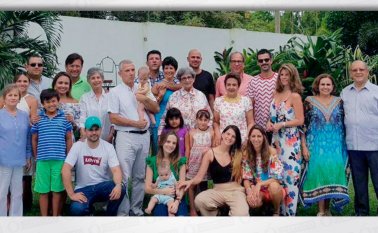 Hijos, nietos, nueras, yerno y amigos acompañaron a Gloria Arenas de Hoyos. Cortesía