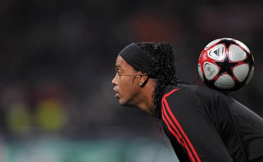 Campeón del mundo con la Seleçao en 2002 y ganador del Balón de Oro en 2005, el astro brasileño se despedirá con varios partidos del deporte que revolucionó con sus geniales fintas. AFP