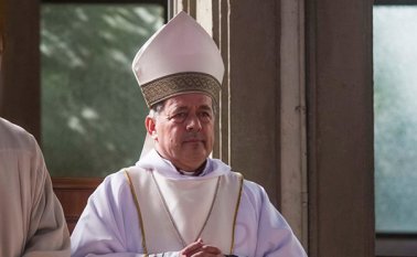 Familiares de víctimas de abusos por parte de curas chilenos afirmaron haber visto caricias entre el obispo Juan Barros y el sacerdote Fernando Karadima. Internet