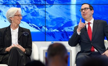 Steven Mnuchin participó en el foro de Davos junto a la gerente del FMI Christine Lagarde. AFP