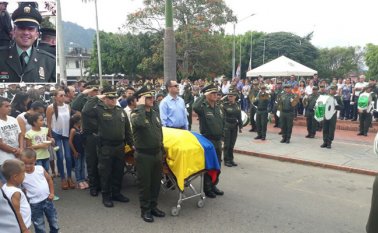 Las honras fúnebres del uniformado se cumplieron en la iglesia San Juan Bautista de Chinácota. Policía Nacional