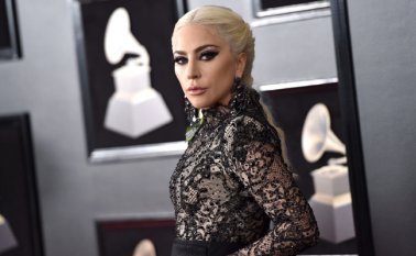 Lady Gaga acusa “fuertes dolores” y anuncia “anteponer mi bienestar”. AFP