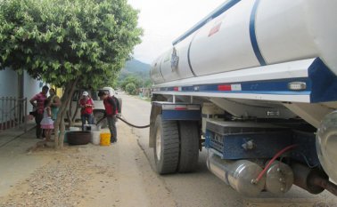 En épocas de sequía se llevan casi dos millones de litros de agua a las veredas y corregimientos de Cúcuta. Archivo