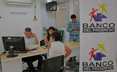 A Créditos de hasta 8 millones de pesos pueden acceder los pequeños comerciantes. La Opinión