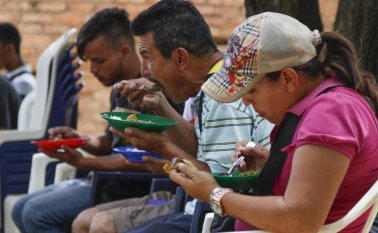 La casa de paso Divina Providencia, La Parada, a escasos pasos del puente internacional Simón Bolívar, da alimentación a decenas de venezolanos que llegan a diario. Archivo