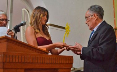 El maestro ramiro Alfonso Jaime fue homenajeado por su antigüedad y talento en la ámbito musical. Cortesía