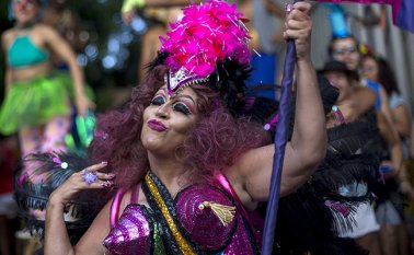Hasta el próximo martes, antes de que el Miércoles de Ceniza ponga fin al carnaval, 437 blocos desfilarán por Río de Janeiro. AFP
