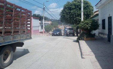 Los vecinos del barrio Santander denuncian que apena la obra cumplía un mes cuando empezó a presentar fallas. Keyla Vilchez