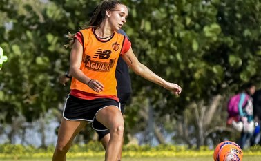 Daniela Montoya, la experimentada mediocampista de la selección Colombia, será uno de los refuerzos del Junior en la liga. Archivo de La Opinión