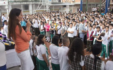 El colegio fue premiado por la Fundación Terpel, por su iniciativa Guardianes entre hojas, proyecto que onvierte a los estudiantes en líderes defensores de la lectura. Alfredo Estévez