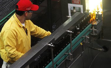 La reducción en elaboración bebidas fue uno de los principales indicadores negativos de la industria colombiana en 2017. Colprensa