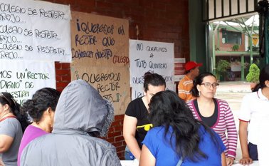 Papás protestaron por posible llegada de nuevo rector al Instituto Técnico Municipal de Los Patios. Secretaría de Educación dijo que aún no se ha definido quién llegará al cargo. Cortesía
