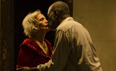 Candelaria es el largometraje situado en Cuba de los años 90 y muestra cómo el mundo da cambios a gritos y Cuba se hunde entre bloqueos, hambre, tabaco y ron. Colprensa