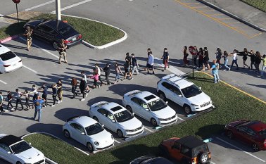 Se conoció que el pistolero era parte de un grupo de supremacistas blancos, según denunció un dirigente de la Liga Estadounidense AntiDifamación (ADL). Internet