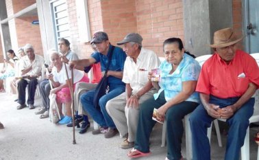 En el municipio hay 20.141 abuelos que reciben cada dos meses este beneficio que equivale a 160 mil pesos. Archivo