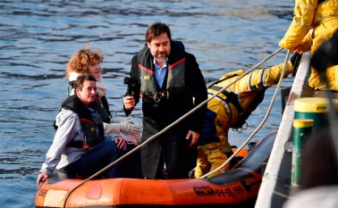 El actor español Javier Bardem partió en enero de Punta Arenas (Chile) a bordo del “Arctic Sunrise”. AFP