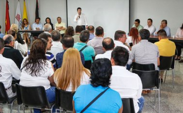 Eddy andrade, Shirley Hernández, Basilio Villamizar, Juan Pablo Celis, Ramiro Luna, Milla Romero y Juan Alcides Santaella, candidatos al Senado y la Cámara por el Centro Democrático participaron de un foro con empresarios y comerciantes de la capital de Norte de Santander. Mario Franco