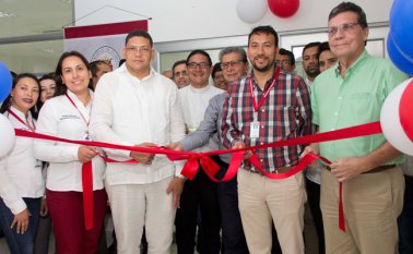 En la gráfica: Judith Cristancho, Laura Villamizar, Ivaldo Torres Chávez, el presbítero Richard Mora, Manuel Humberto Jaimes, Raúl Rodríguez y Alvaro Uribe. Alfredo Estévez