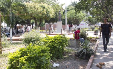 El parque está convertido en espacio para el comercio informal, la prostitución, los robos, la venta y consumo de drogas. La Opinión