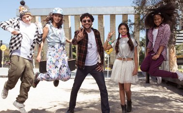 Andrés Cepeda expresó que se siente feliz de regresar y “ser la mamá de todos estos niños”. Cortesía