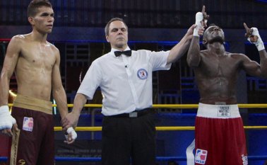 El boxeador de turbo (Antioquia) ganó la pelea que significó el desempate (3-2) de la serie ante Venezuela. El 26 de marzo se disputará la serie ante Uzbekistán, también en Soledad (Atlántico). Colprensa