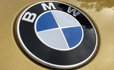 La compañía automovilística BMW permitirá abrir y cerrar el vehículo usando un smartphone a partir de julio de este año. Colprensa