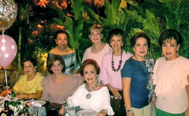 Martha de Benedetti, Ligia Clavijo, Magaly de Canal, Clarita Sánchez, Constanza García-Herreros, Betty de Correal, Mercedes de Hidalgo y Betty de Lamk. Laura Correal