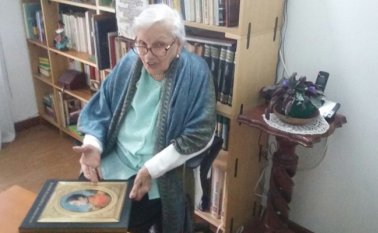 La veterana dirigente le entregó las banderas de su lucha social y política a la candidata a la Cámara Alix Marina Ojeda Álvarez. Cortesía