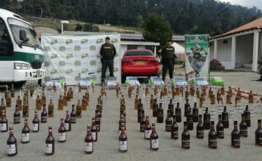 La Policía busca contrarrestar el contrabando de mercancía y evitar la venta y distribución del licor adulterado.  Cortesía