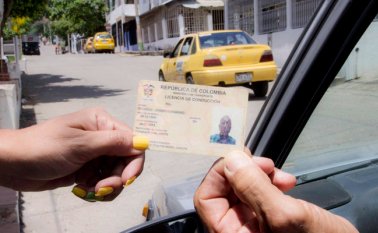 Tránsito departamental está realizando operativos para detectar a los tramitadores que de manera fraudulenta realizan la emisión de la licencia de conducir. Cortesía
