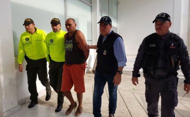 Mier Vargas fue detenido en Malambo, Atlántico, y habría facilitado apoyo logístico e instrucción para la elaboración de los artefactos explosivos utilizados contra las estaciones. Colprensa