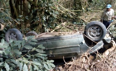 El accidente ocurrió el pasado domingo, en el cual el vehículo rodó por un abismo de 70 metros. Cortesía