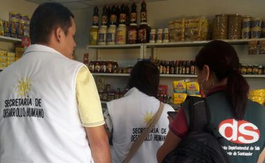 En las charcuterías y locales comerciales de la central de abastos se hacen controles para garantizar la calidad de la carne que se vende al público. Cortesía