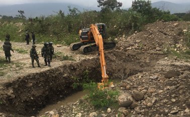 En la trocha conocida como Trapiches, en el sector de Boconó, los uniformados hicieron un enorme hueco, para evitar que los contrabandistas pasen la mercancía con facilidad, así como vehículos. Ejército