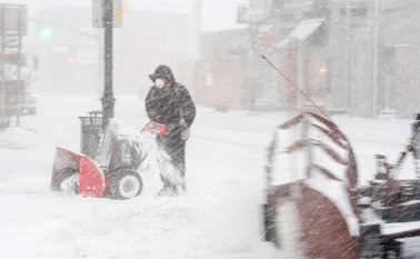 Hace 5 días la Costa del Este de Estados Unidos fue azotada por una fuerte tormenta que dejó al menos cinco muertos, paralizó el servicio de trenes Amtrak y obligó a cancelar 2.600 vuelos.   AFP