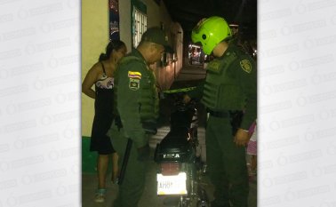 Al sitio, acudieron policías del Comando de Atención Inmediata (CAI) de Ospina Pérez, a quienes la comunidad les entregó la moto. Cortesía