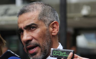 La Fiscalía imputó los delitos de acceso carnal violento en grado de tentativa y actos sexuales abusivos, informó el abogado Juan Francisco Navarrete, defensa de las víctimas. Colprensa