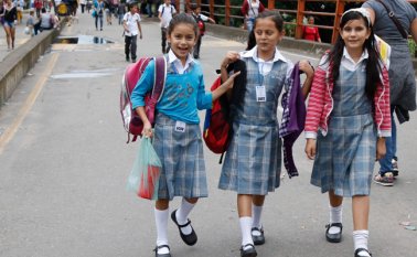 Este viernes llovieron críticas al mineducación por haber dejado sin transporte a 744 niños que viven en en Ureña y San Antonio, pero que a diario vienen a recibir clases en planteles de Cúcuta. Mario Franco