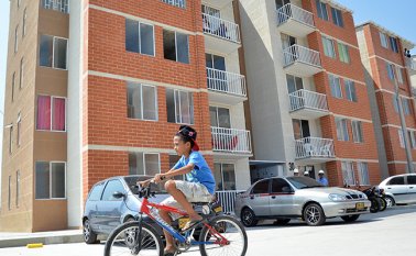 Aquellos consumidores que estaban en mora en solo un producto, 25% eligió hacerlo en tarjetas, seguido por vehículo (20,1%) y al final vivienda (13,8%), según un estudio. Colprensa