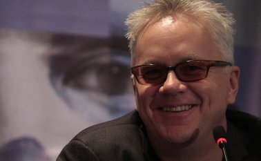 El famoso actor estadounidense Tim Robbins tiene una idea simple para mejorar la sociedad: reducir el tiempo que se pasa en las redes sociales y destinar este tiempo a los vecinos. Colprensa