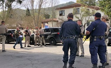 Un fuerte movimiento policial se registró en la zona, luego que Albert Wond, un exsoldado con estrés postraumático asesinara a sus tres rehenes y luego se dispara. AFP