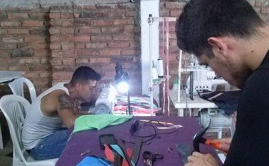 La voluntad para continuar elaborando productos de marroquinería, aún sin apoyo gubernamental, es una de las fortalezas del grupo. Cortesía