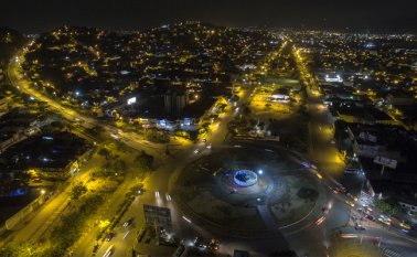 La ciudad ya presenta cambios en su espectro lumínico con el nuevo alumbrado de luz led. Cortesía