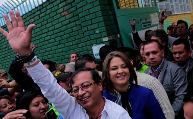 Gustavo Petro ejerciendo su derecho al voto. Colprensa