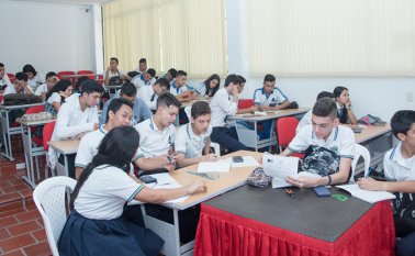 Se imparten los conocimientos sobre la suma, resta, división y multiplicación, operaciones básicas para dinamizar los mecanismos de aprendizaje hacia las matemáticas. Cortesía