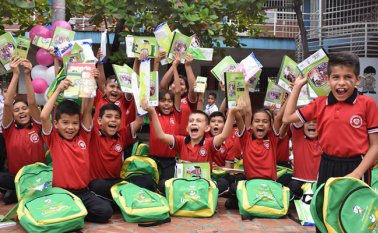 Esta semana serán entregados el resto de los maletines escolares en las escuelas del municipio. Cortesía