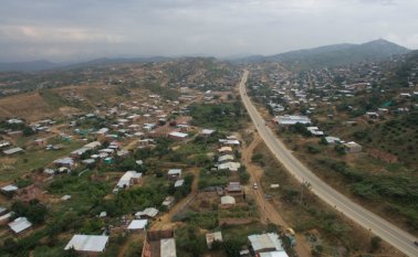 La Alcaldía admitió que esto está sucediendo, pero no de ahora, sino de tiempo atrás, y por ello tiene en marcha un plan de legalización de predios. Juan Pablo Cohen